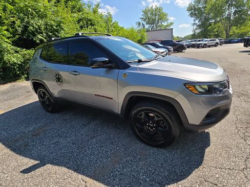 Used 2023 Jeep Compass Trailhawk AWD/4WD image 10