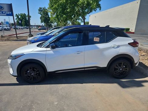 Used 2023 Nissan Kicks SR FWD image 5