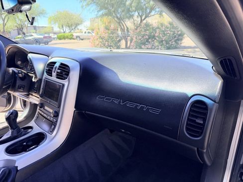 Used 2005 Chevrolet Corvette Coupe w/ Preferred Equipment Group RWD image 25