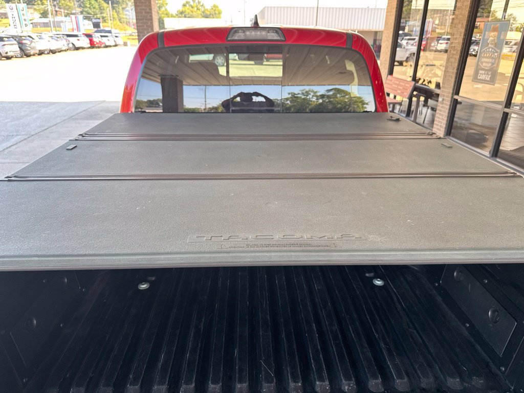 Used 2018 Toyota Tacoma SR5 RWD image 22