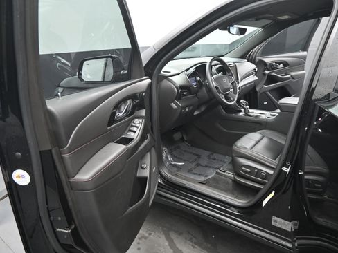 Used 2022 Chevrolet Traverse RS FWD image 14