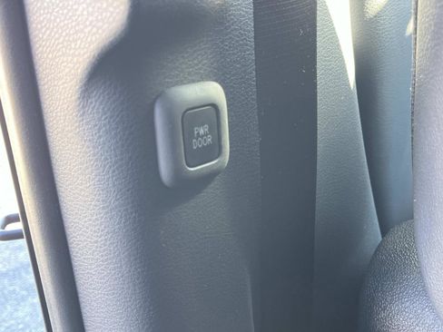 Used 2023 Toyota Sienna XSE image 18