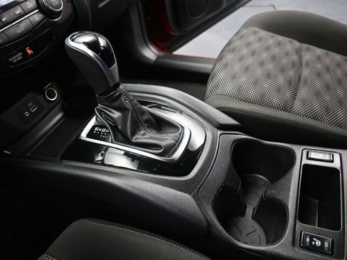 Used 2022 Nissan Rogue Sport SV FWD image 16