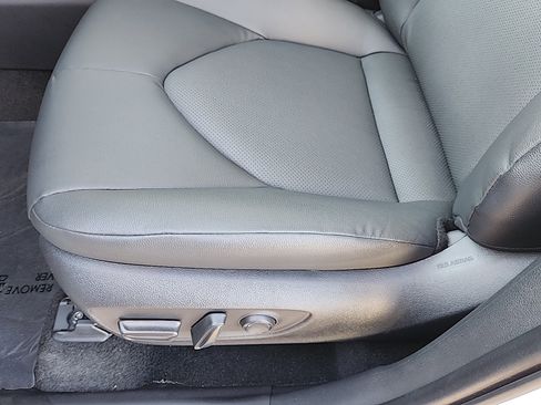 Used 2025 Toyota Grand Highlander AWD image 21