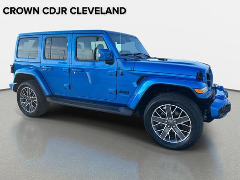 Used 2022 Jeep Wrangler Unlimited Sahara image 2