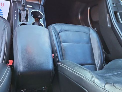 Used 2017 Ford Explorer Limited image 26