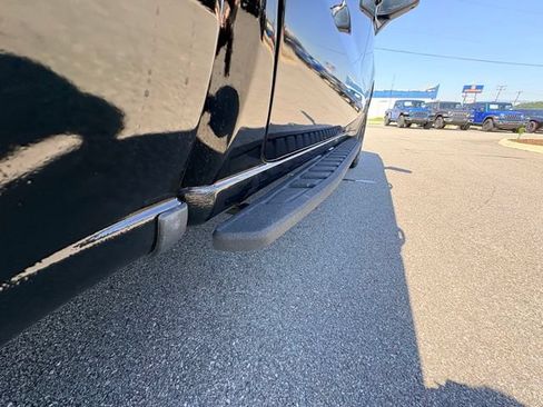 Used 2022 Chevrolet Silverado 1500 Custom Trail Boss w/ Safety Confidence Package AWD/4WD image 10