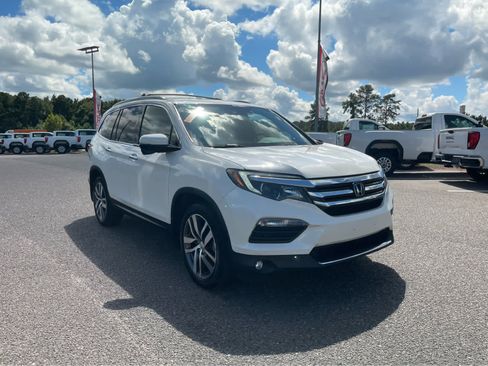 Used 2017 Honda Pilot Touring image 3