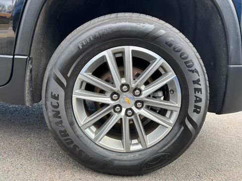 Used 2023 Chevrolet Traverse LT image 4