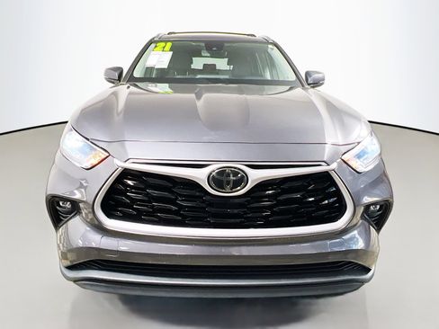 Used 2021 Toyota Highlander XLE image 11