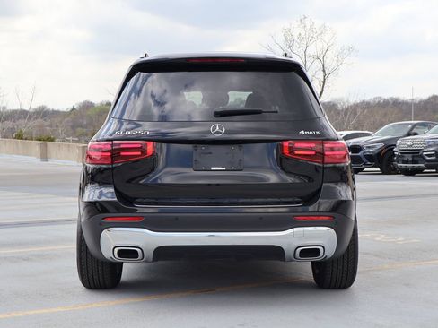 Used 2025 Mercedes-Benz GLB 250 4MATIC image 6