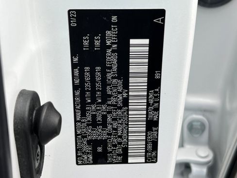 Certified 2023 Toyota Highlander XLE image 29