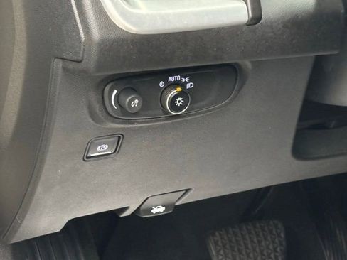 Used 2023 GMC Terrain SLE w/ Elevation Edition image 15