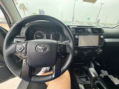 Used 2017 Toyota 4Runner TRD Off-Road Premium AWD/4WD image 19