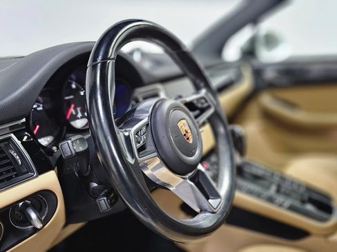 Used 2018 Porsche Macan Sport Edition AWD/4WD image 13