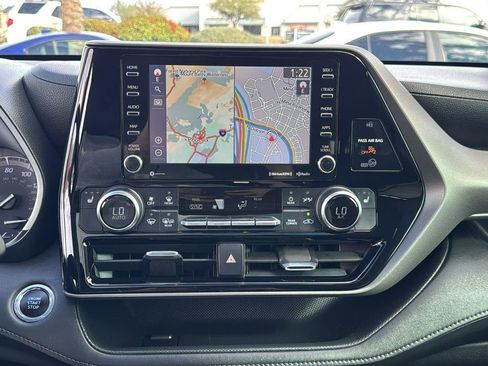 Used 2020 Toyota Highlander XLE image 18
