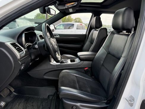 Used 2018 Jeep Grand Cherokee Altitude AWD/4WD image 13