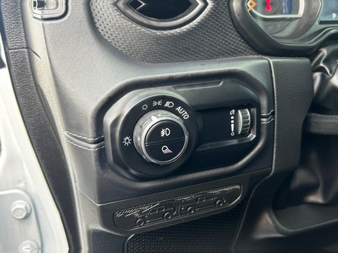 Used 2025 Jeep Gladiator Mojave w/ Convenience Group AWD/4WD image 12