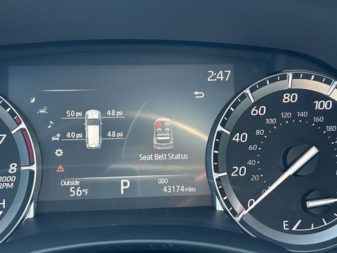 Used 2022 Toyota Highlander XLE AWD/4WD image 28