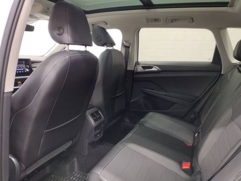 New 2025 Volkswagen Taos SE image 23