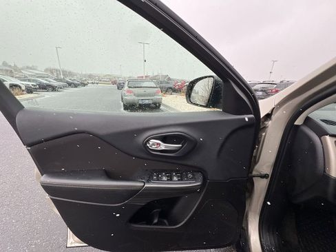 Used 2015 Jeep Cherokee Sport w/ Cold Weather Group image 22