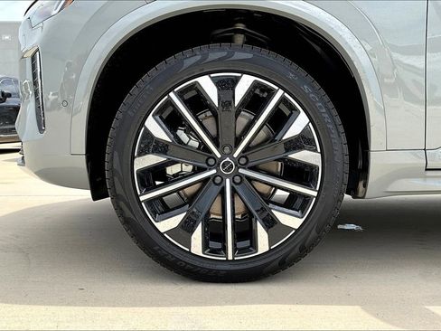 New 2026 Volvo XC90 B6 Ultra w/ Protection Package image 25
