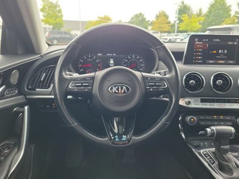 Used 2019 Kia Stinger Premium RWD image 10