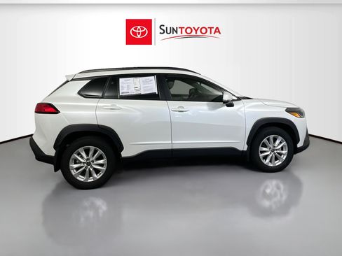 Used 2022 Toyota Corolla Cross LE FWD image 2