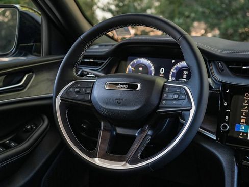 New 2026 Jeep Grand Cherokee Altitude image 15