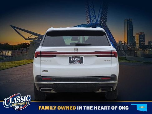 Used 2025 Buick Enclave Preferred AWD/4WD image 6