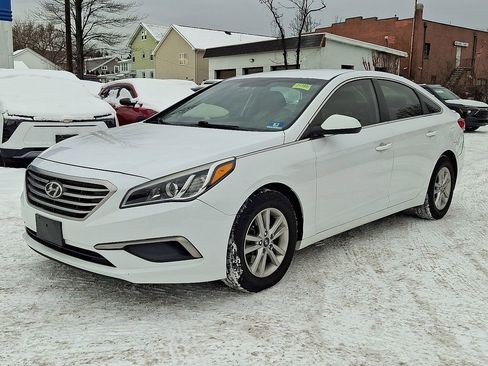Used 2017 Hyundai Sonata SE image 3