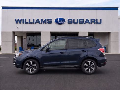 Used 2017 Subaru Forester 2.5i Premium AWD/4WD image 4