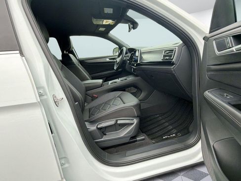 Certified 2024 Volkswagen Atlas Cross Sport SE AWD/4WD image 26