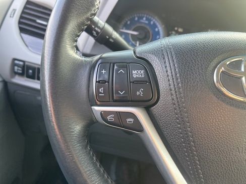 Used 2016 Toyota Sienna XLE Premium image 11