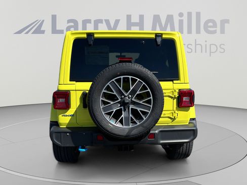 Used 2023 Jeep Wrangler Unlimited Sahara w/ Cold Weather Group AWD/4WD image 4