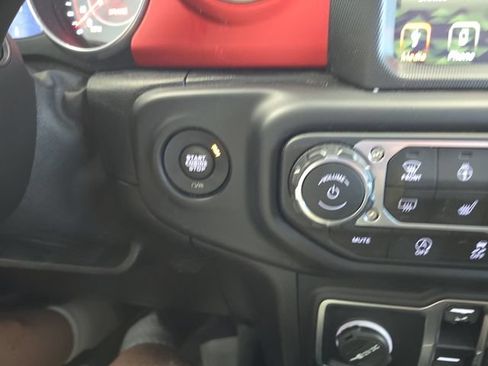 Used 2021 Jeep Wrangler Unlimited Rubicon AWD/4WD image 22