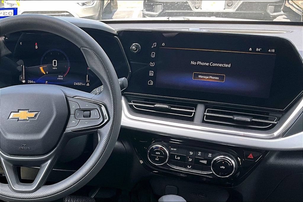 Used 2025 Chevrolet Trax LT FWD image 9