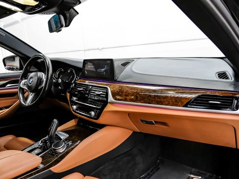 Used 2019 BMW 540i xDrive w/ M Sport Package image 13