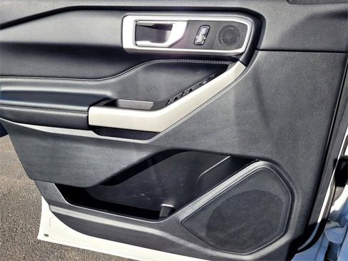 Certified 2022 Ford Explorer XLT w/ Equipment Group 202A image 15