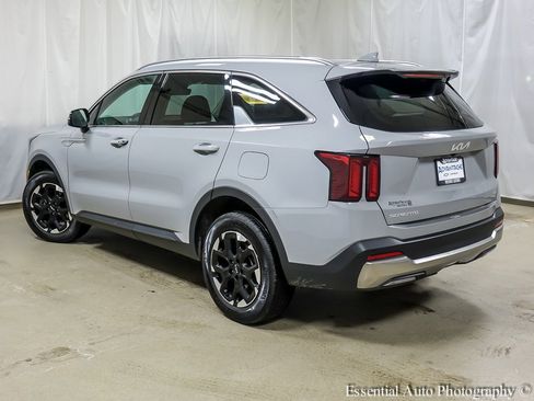 Used 2024 Kia Sorento S w/ Panoramic Sunroof Package image 8