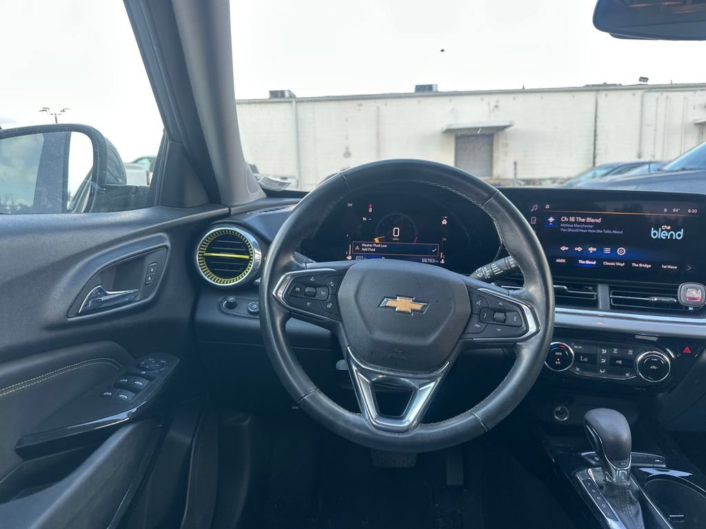 Used 2024 Chevrolet Trax LT w/ Sunroof Package FWD image 45