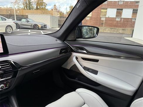 Certified 2022 BMW M5 w/ Executive Package image 17