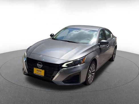 Used 2025 Nissan Altima 2.5 SV FWD image 7