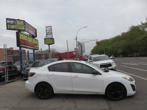 Used 2011 MAZDA MAZDA3 s Sport w/ Tech Pkg FWD image 9