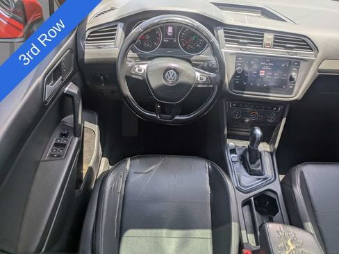 Used 2018 Volkswagen Tiguan SE w/ Panoramic Sunroof Package FWD image 16