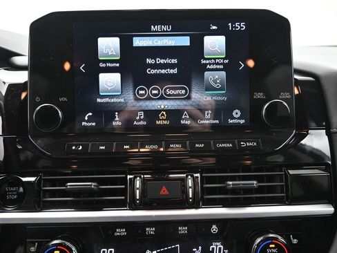 Used 2025 Nissan Pathfinder SL image 4