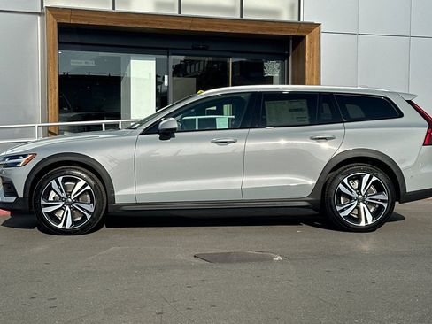 New 2026 Volvo V60 B5 Cross Country Plus w/ Climate Package AWD/4WD image 5