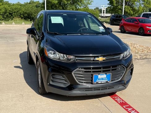 Used 2020 Chevrolet Trax LS w/ Tint and Cruise Package FWD image 8