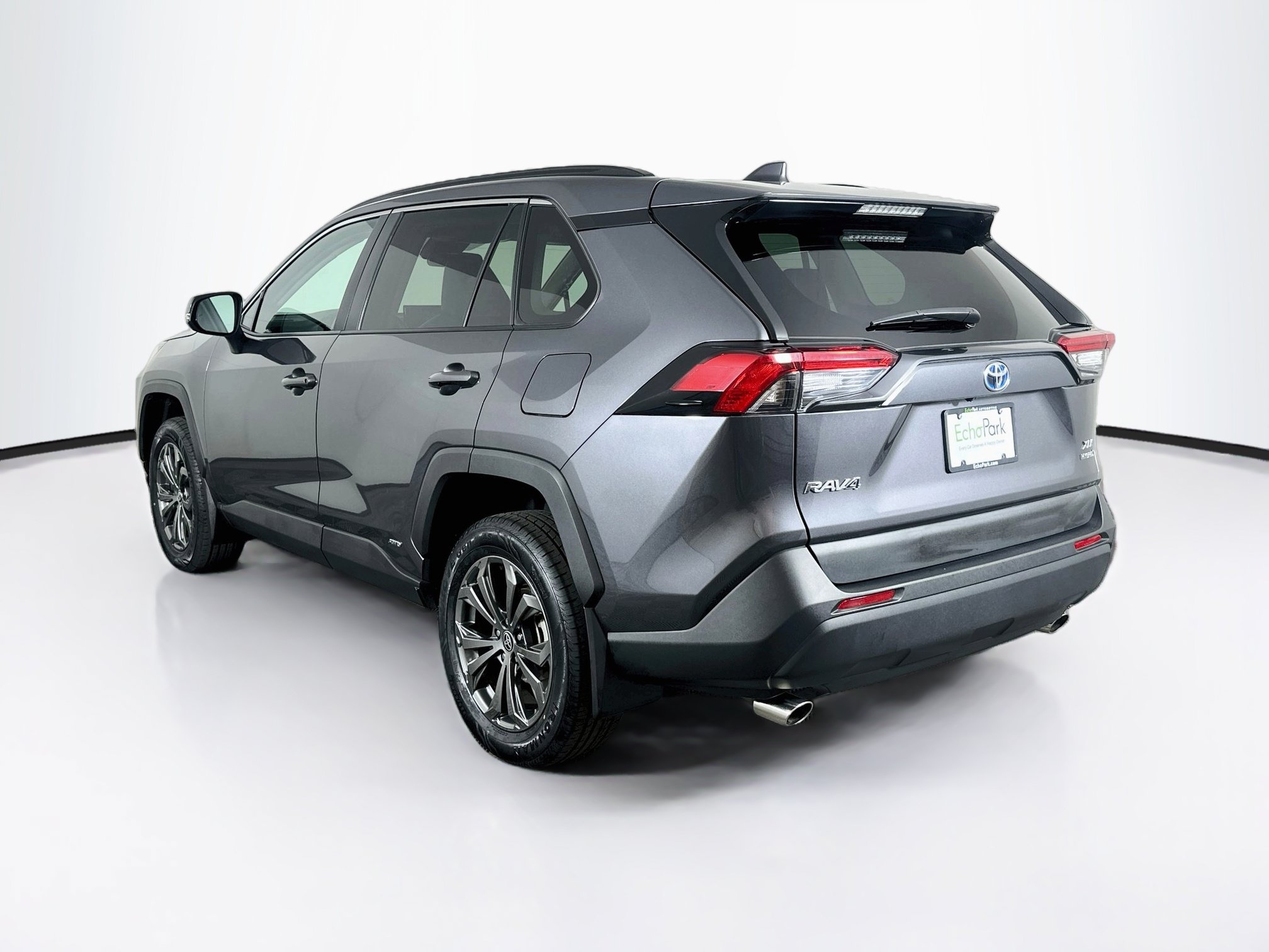 Used 2022 Toyota RAV4 XLE Premium AWD/4WD image 5