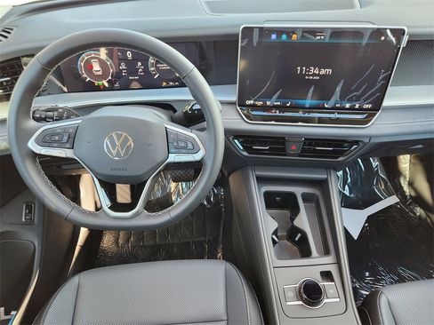 New 2026 Volkswagen Tiguan SE image 2
